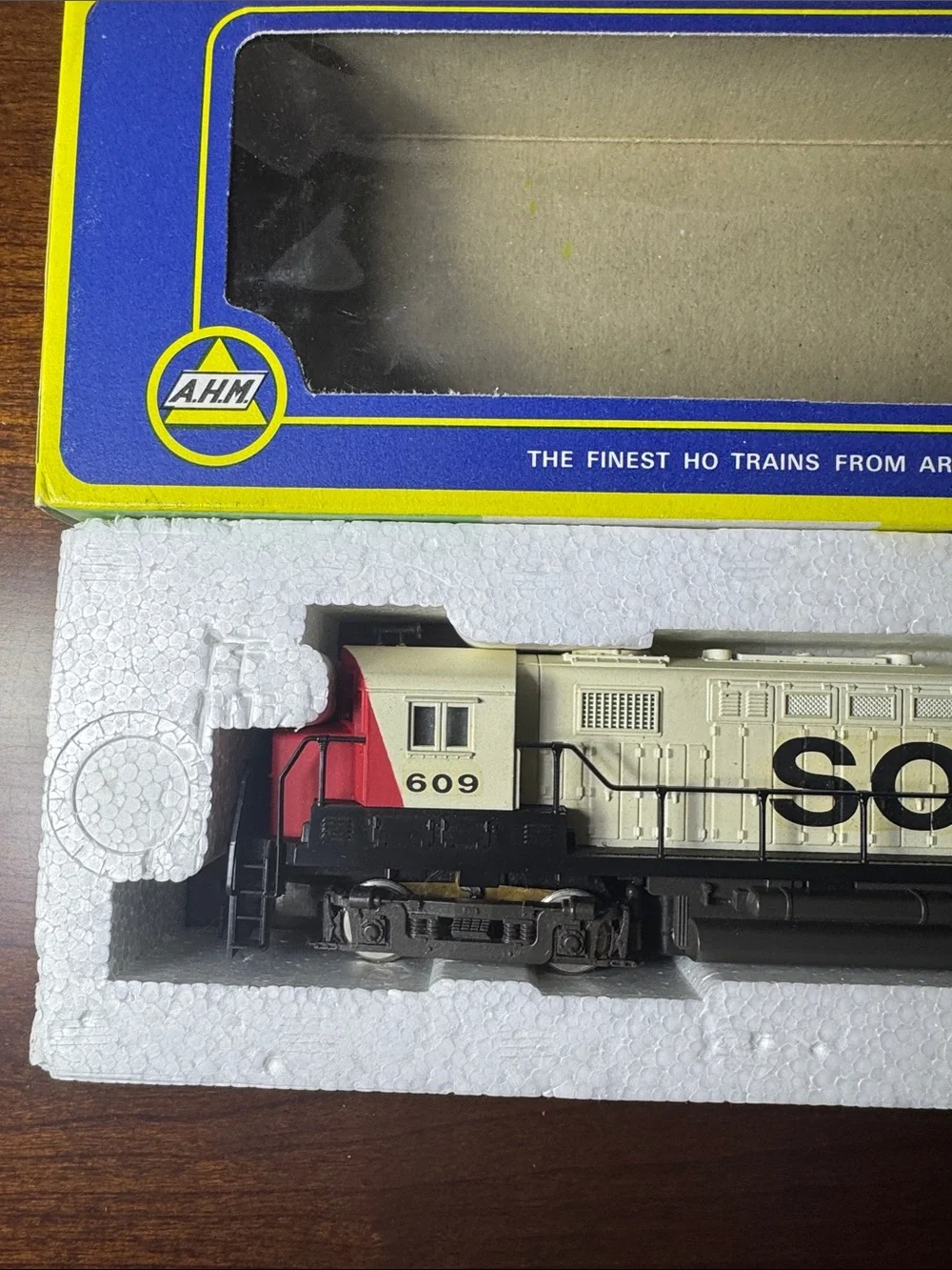 AHM SOO HO Scale Diesel Locomotive (New)
